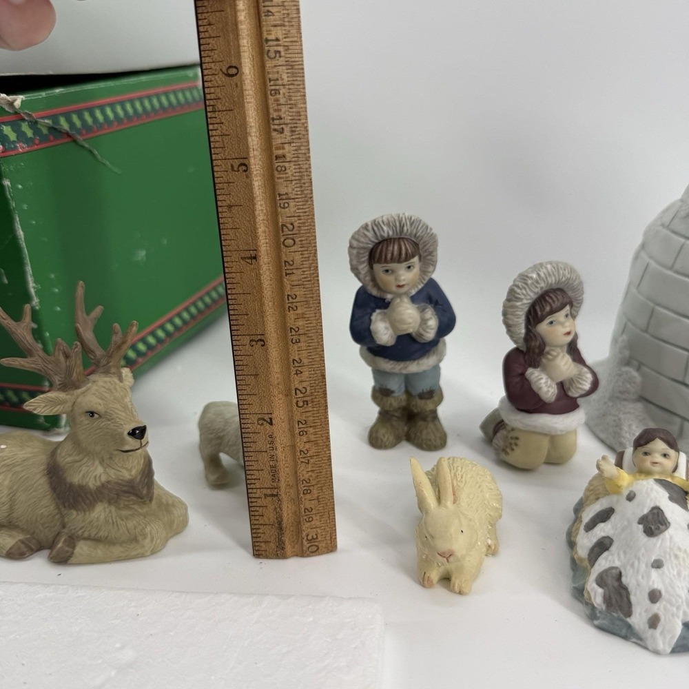 House Of Lloyd Christmas Around The World Arctic Nativity All In Tact Box - Picture 16 of 16